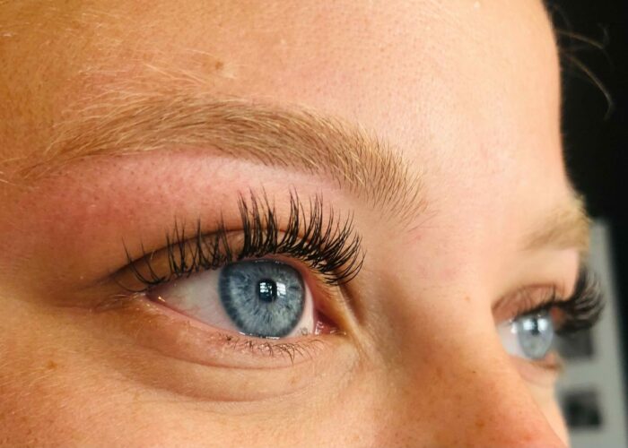 Epilation sourcils à La Baule
